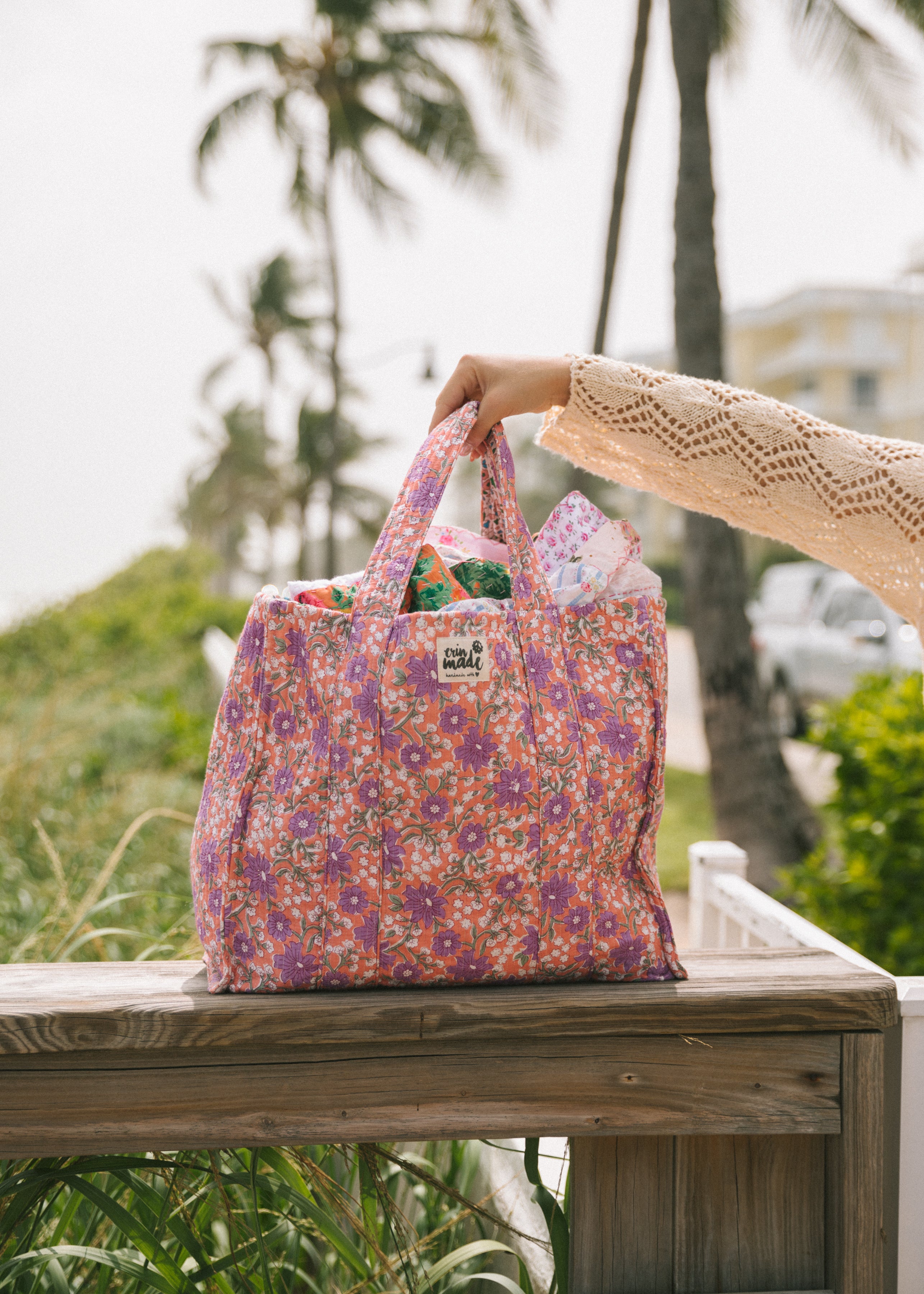 Tote reversible outlet